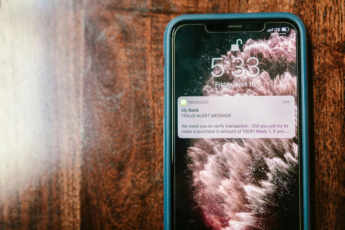 Smartphone authentication aur Aadhaar OTP screen
