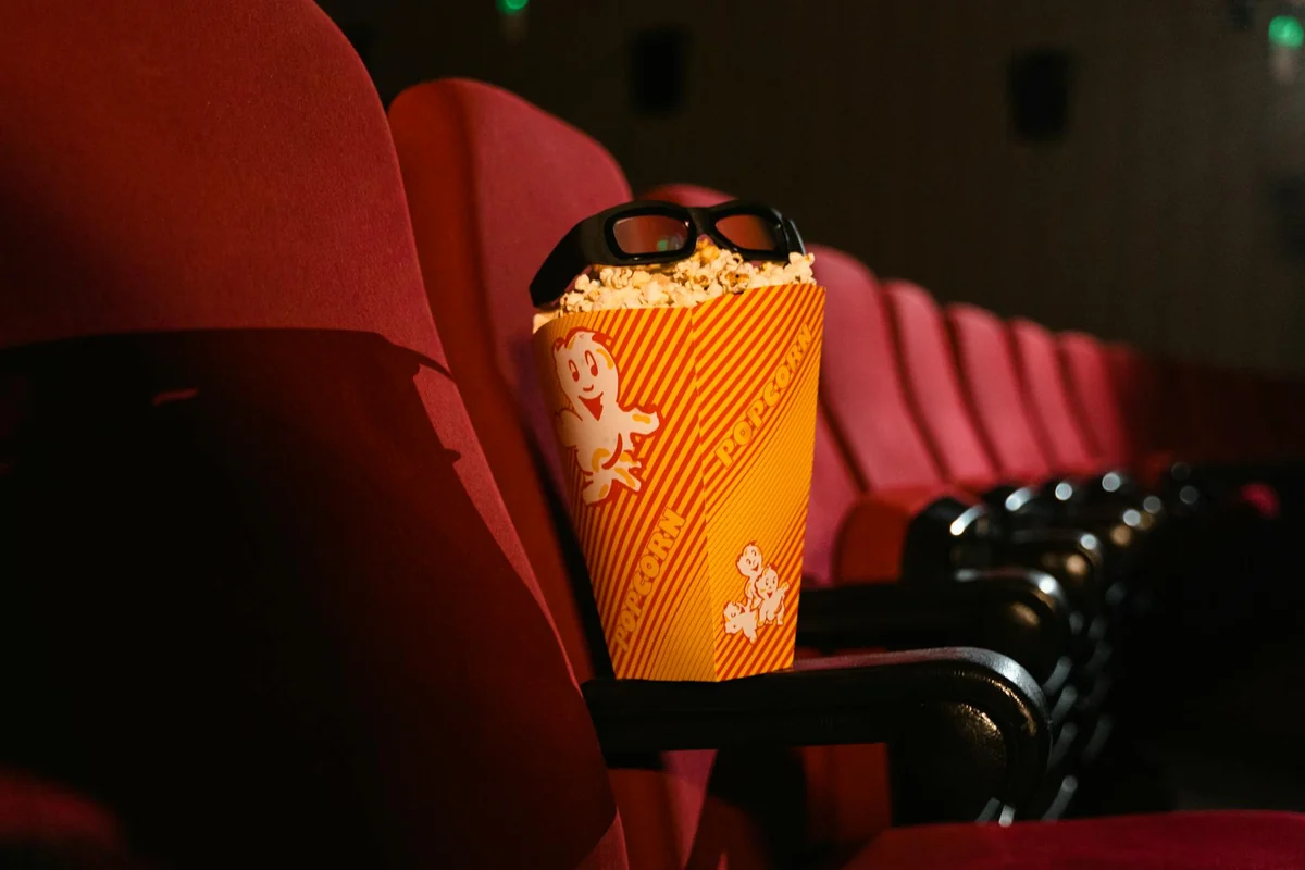 Cinema reel aur classic film projector setup