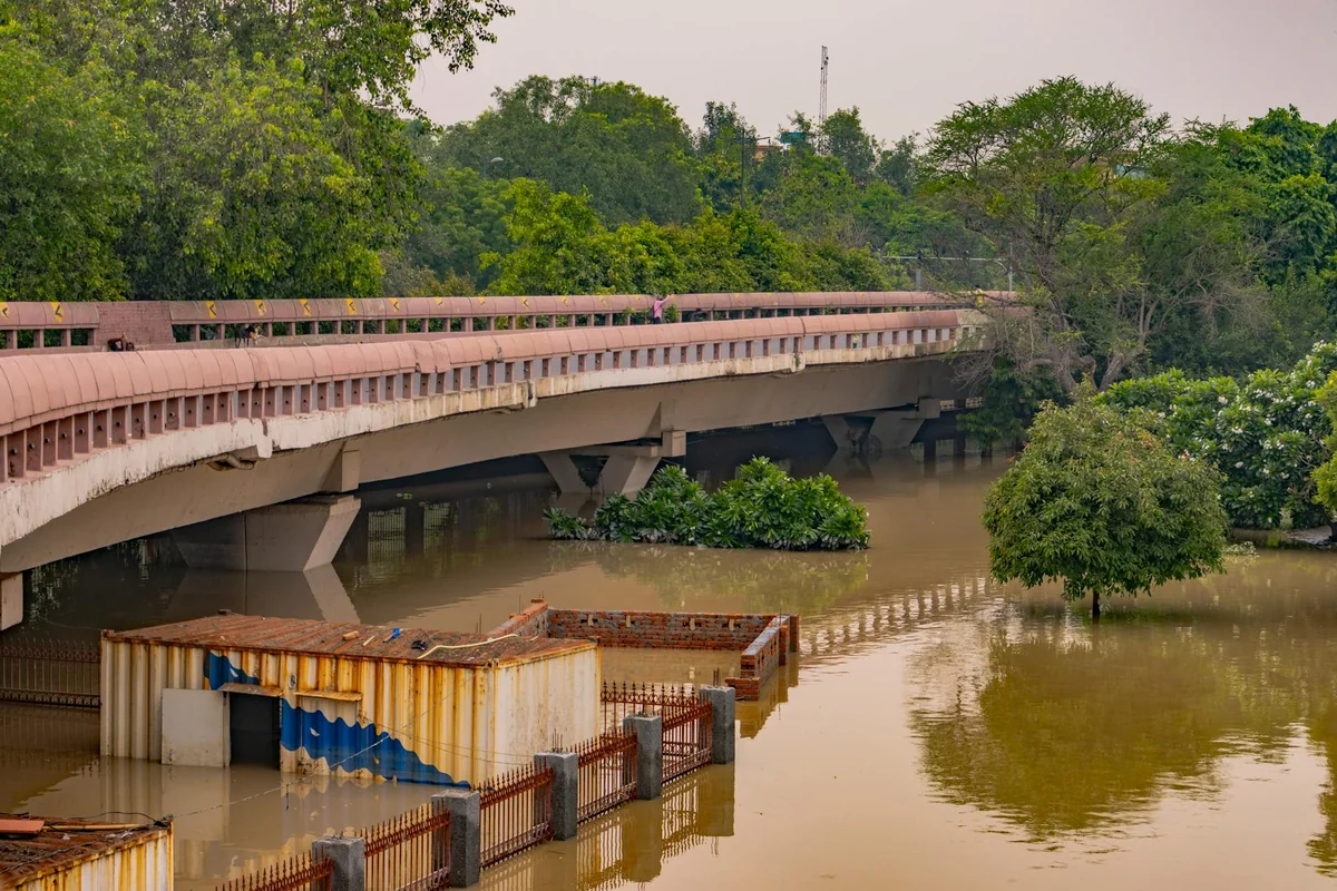 चेन्नई की भीगी सड़कें और बारिश