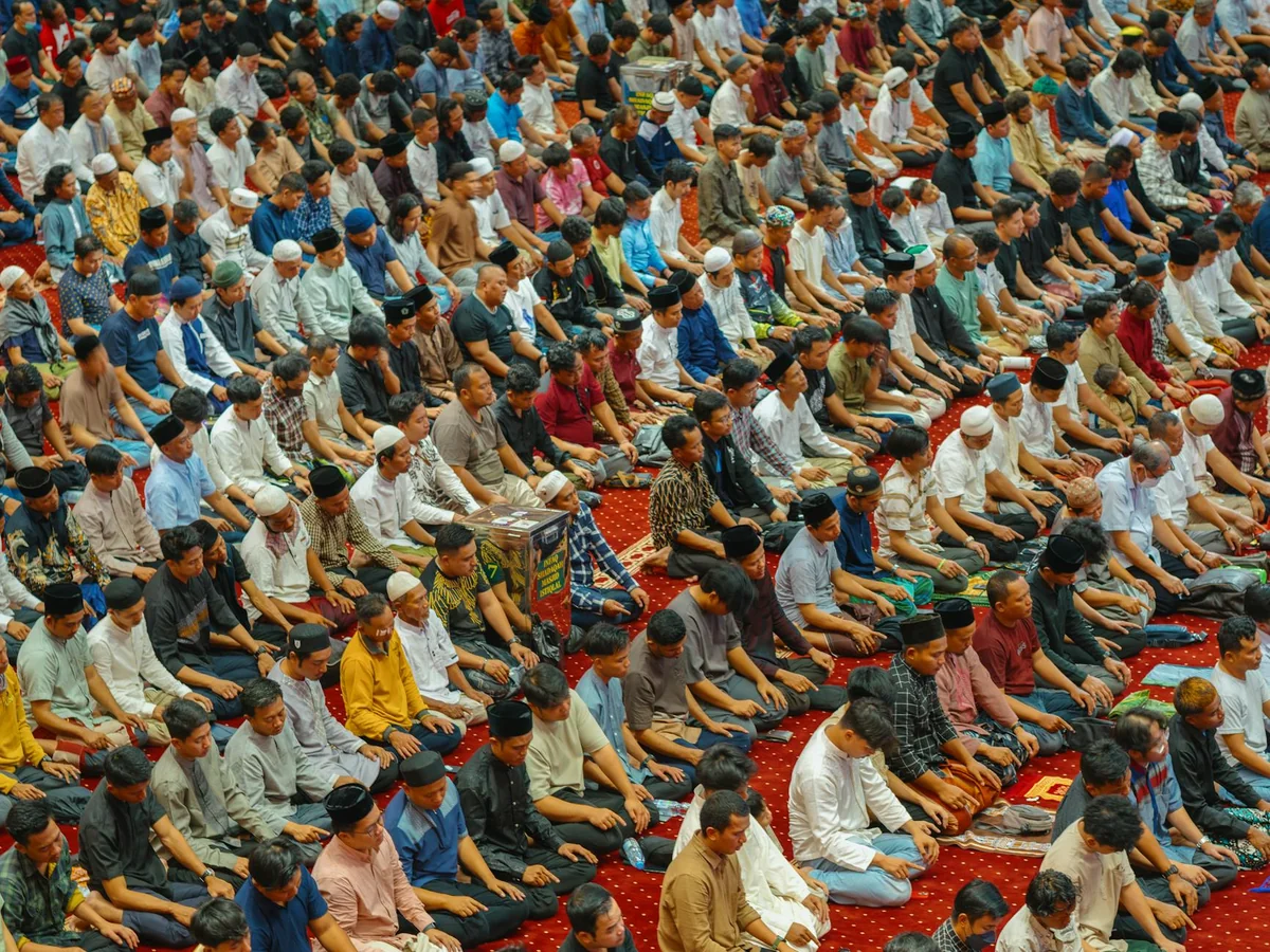 भारत में मानसून और शहर की गीली सड़क