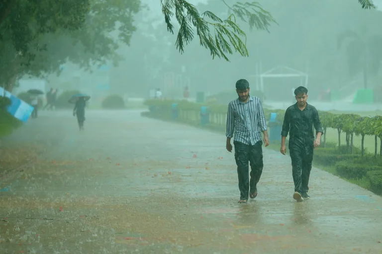 भारत में उष्णकटिबंधीय बारिश और तूफ़ान