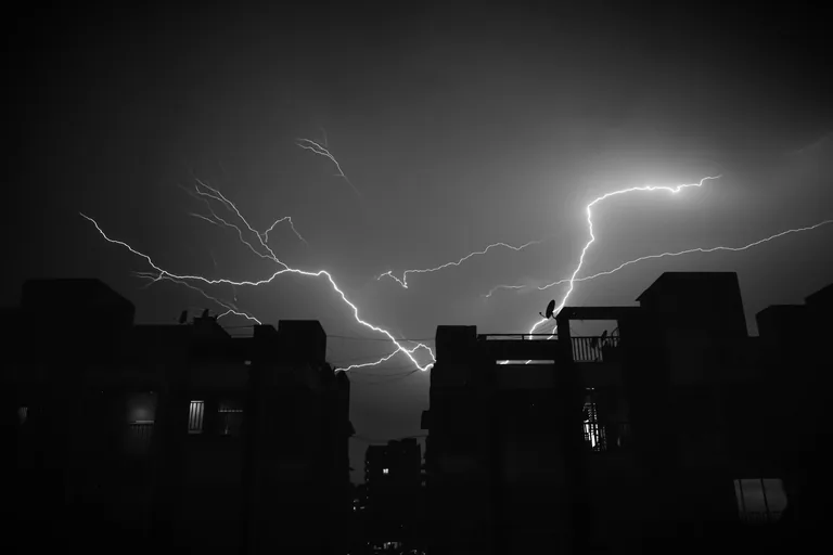 भारतीय शहर में तूफ़ान और बारिश