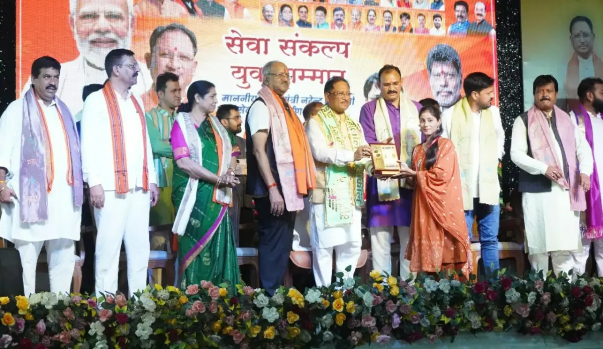 रायपुर में सेवा संकल्प युवा सम्मान समारोह का आयोजन, मुख्यमंत्री विष्णु देव साय ने युवाओं की प्रतिभा को सराहा