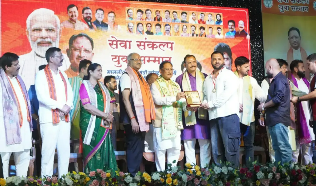 रायपुर में सेवा संकल्प युवा सम्मान समारोह का आयोजन, मुख्यमंत्री विष्णु देव साय ने युवाओं की प्रतिभा को सराहा