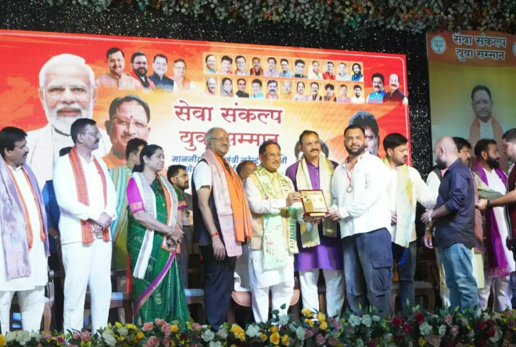 रायपुर में सेवा संकल्प युवा सम्मान समारोह का आयोजन, मुख्यमंत्री विष्णु देव साय ने युवाओं की प्रतिभा को सराहा
