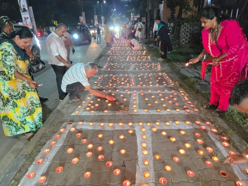 प्रधानमंत्री मोदी के जन्मदिन पर रायपुर में प्रज्वलित हुए 25 हजार दीप, मुख्यमंत्री विष्णु देव साय का हुआ भव्य स्वागत