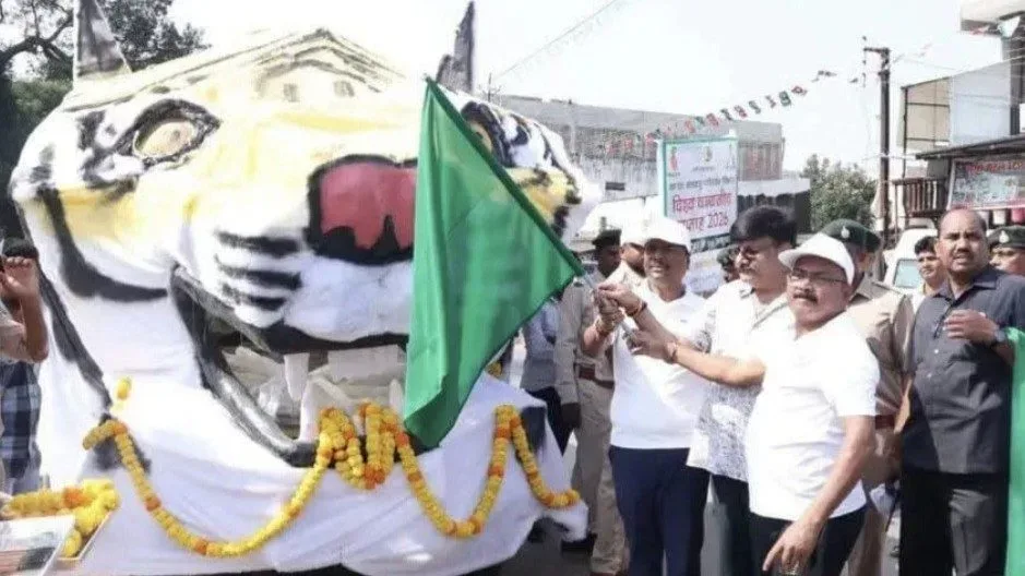 बीजापुर में वन्यजीव सप्ताह का शुभारंभ वन मंत्री केदार कश्यप ने बाघ रथ को हरी झंडी दिखाकर किया
