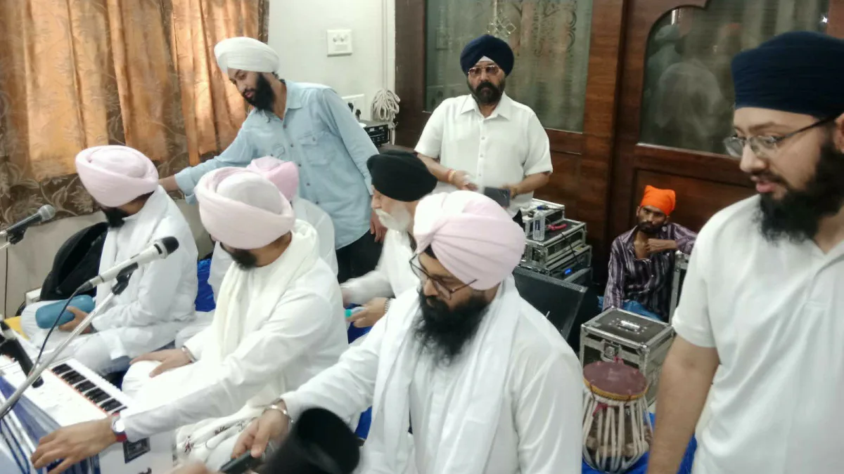 रायपुर के देवेंद्र नगर गुरुद्वारा में भाई जगजीत सिंह बबीहा ने किया कीर्तन, उमड़ी सिख समाज की भारी भीड़