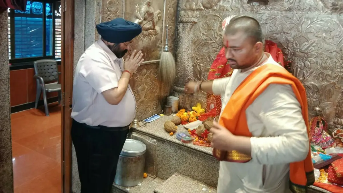 रायपुर में मां महाकाली के दरबार पहुंचे ग्रैंड ग्रुप के चेयरमैन गुरुचरण सिंह होरा मांगी खुशहाली