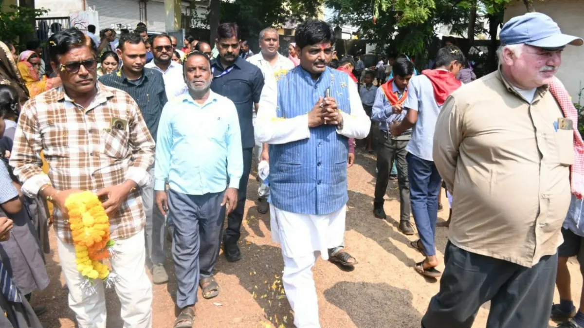 रायपुर जिला पंचायत अध्यक्ष नवीन अग्रवाल की जनचौपाल से सुलझ रही जनसमस्याएं मंत्रियों ने सराहा विकास का मॉडल