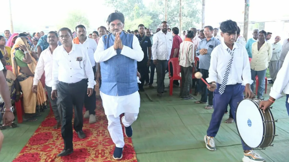 रायपुर जिला पंचायत अध्यक्ष नवीन अग्रवाल की जनचौपाल से सुलझ रही जनसमस्याएं मंत्रियों ने सराहा विकास का मॉडल