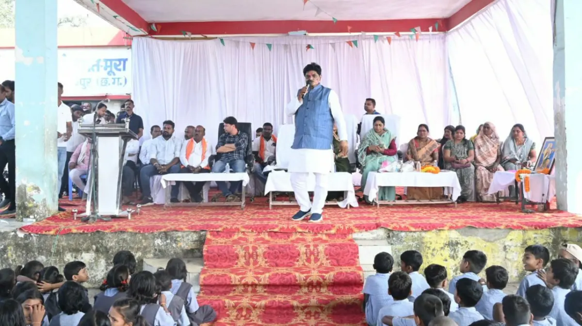 रायपुर जिला पंचायत अध्यक्ष नवीन अग्रवाल की जनचौपाल से सुलझ रही जनसमस्याएं मंत्रियों ने सराहा विकास का मॉडल