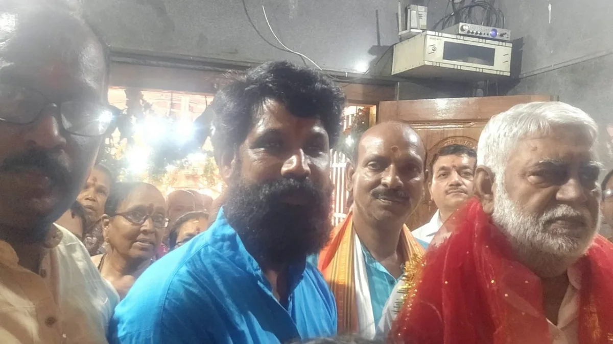 भिलाई के कांची कामाक्षी देवी मंदिर में शारदीय नवरात्रि की धूम, पूर्व विधानसभा अध्यक्ष प्रेम प्रकाश पाण्डेय ने की पूजा-अर्चना