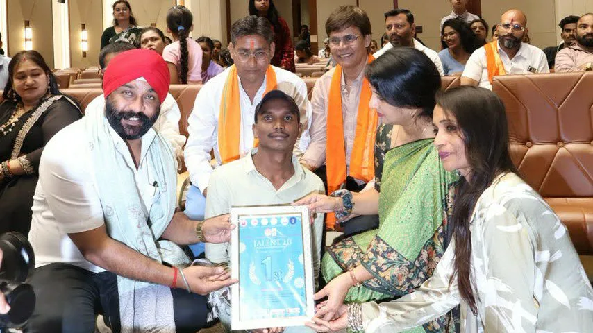 रायपुर में आयोजित टैलेंट 2.0 में दिव्यांग और सामान्य बच्चों ने बिखेरी प्रतिभा, समाजसेवियों का हुआ सम्मान